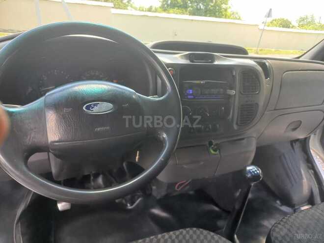 Ford Transit-5