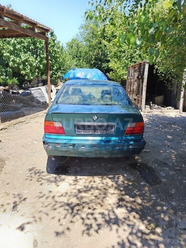 BMW 318-2