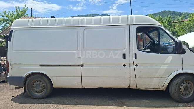 Ford Transit-5