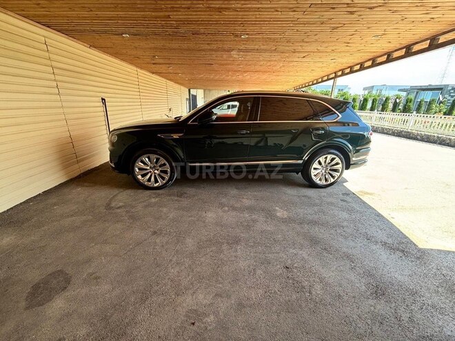 Bentley Bentayga-3