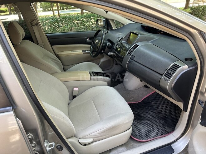 Toyota Prius-7