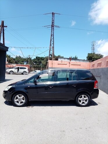 Opel Zafira-5