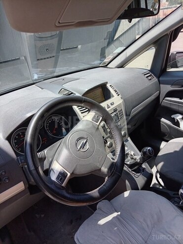 Opel Zafira-6