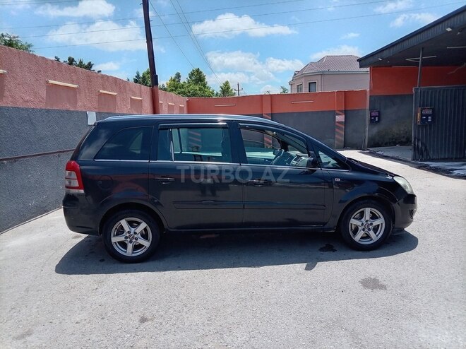 Opel Zafira-4