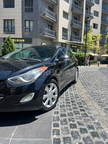Hyundai Elantra-4
