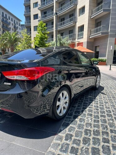Hyundai Elantra-10