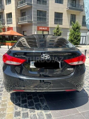 Hyundai Elantra-11