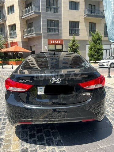 Hyundai Elantra-12