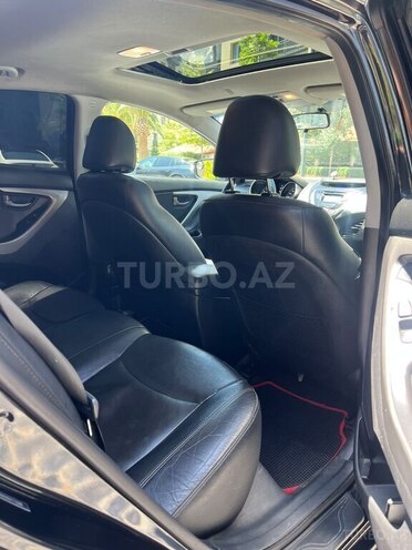 Hyundai Elantra-16