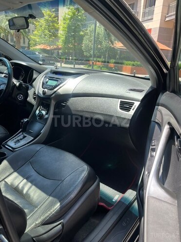 Hyundai Elantra-18