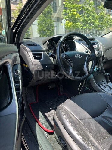 Hyundai Elantra-17