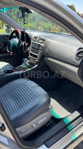 Lexus IS 250-9