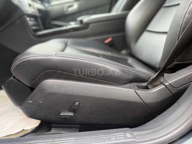 Mercedes E 200-11