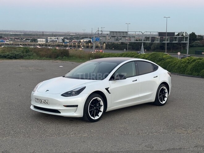 Tesla Model 3-3