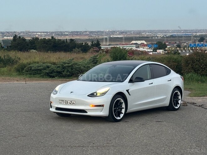 Tesla Model 3-10