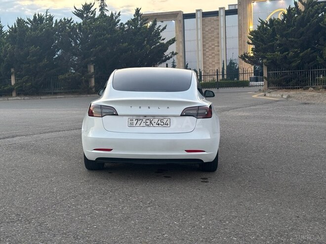 Tesla Model 3-6