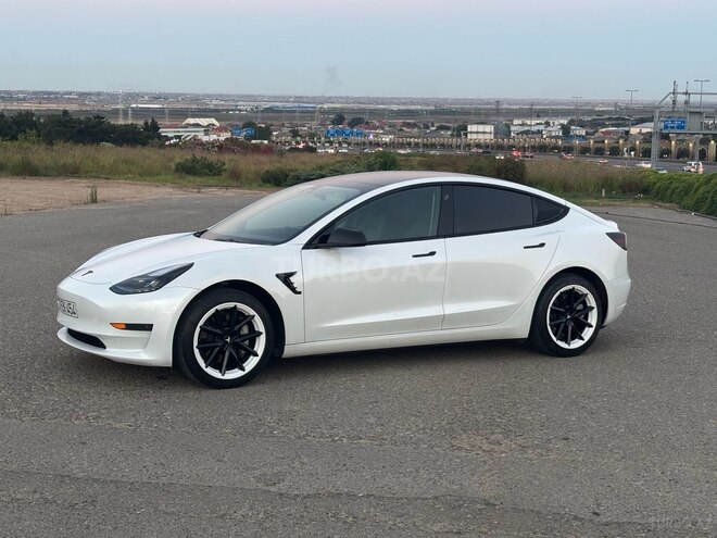Tesla Model 3-2