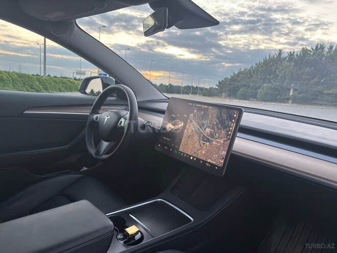 Tesla Model 3-8