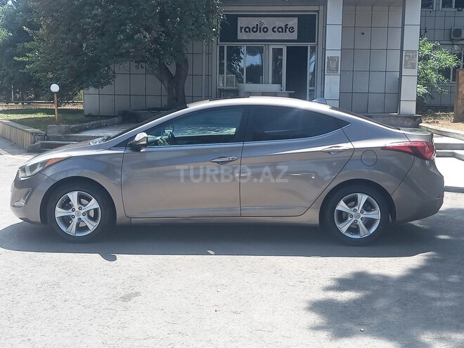 Hyundai Elantra-7