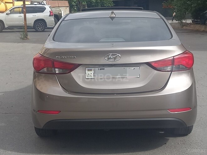 Hyundai Elantra-2