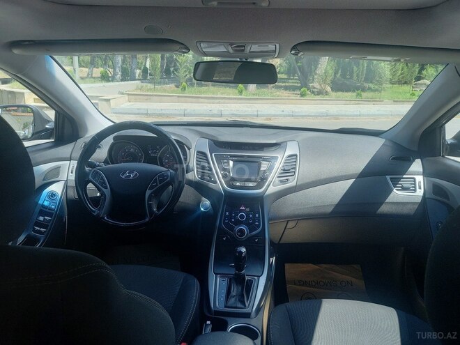 Hyundai Elantra-6