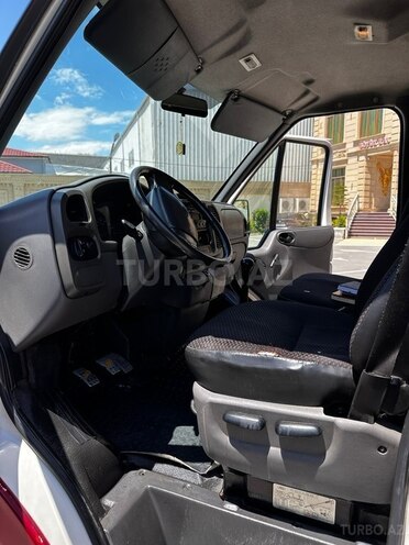 Ford Transit-12