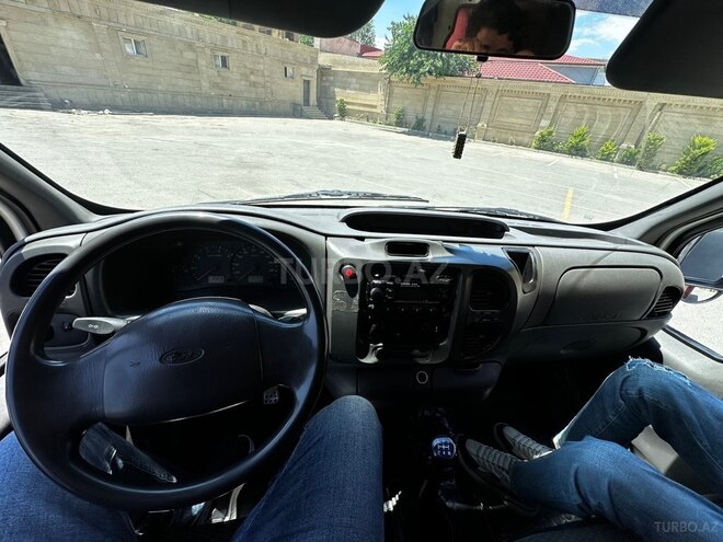 Ford Transit-15