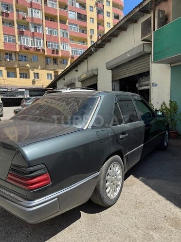 Mercedes E 200-5