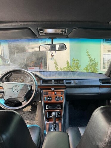 Mercedes E 200-2