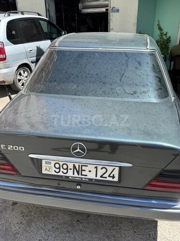 Mercedes E 200-10