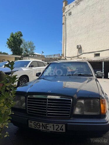 Mercedes E 200-11