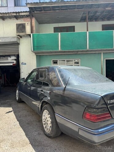 Mercedes E 200-12