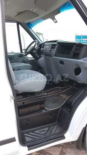 Ford Transit-9