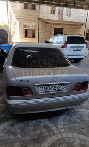 Mercedes E 240-2