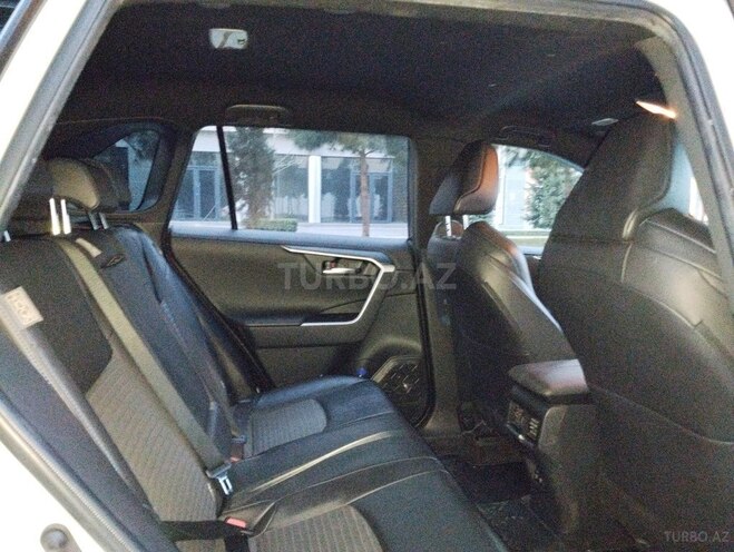 Toyota RAV4-12