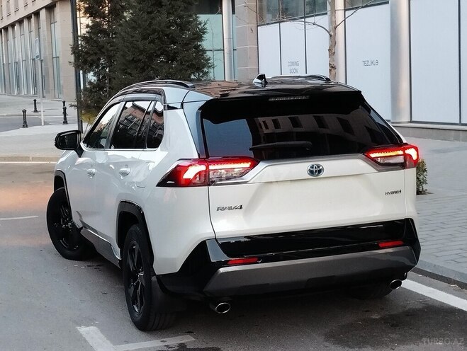 Toyota RAV4-8