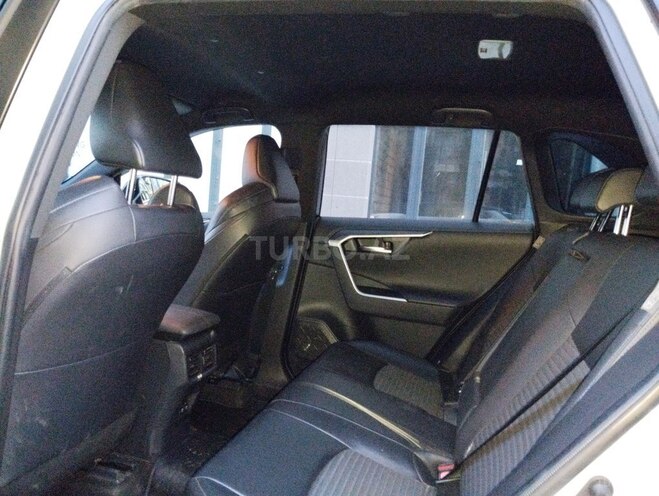 Toyota RAV4-16