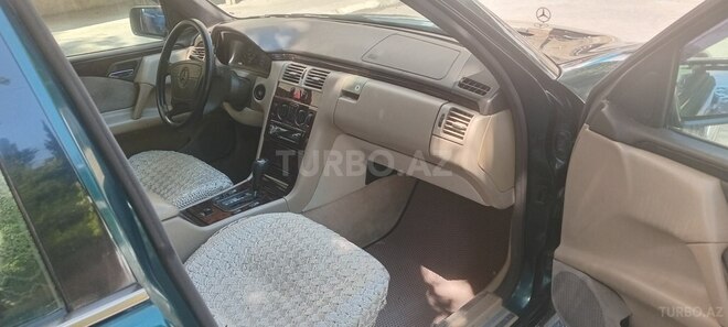 Mercedes E 280 4MATIC-7