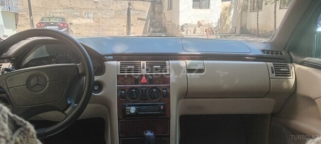 Mercedes E 280 4MATIC-9