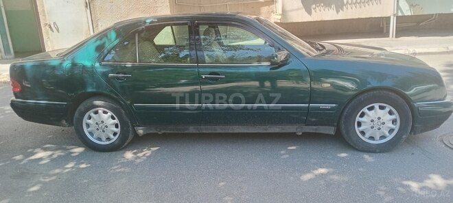 Mercedes E 280 4MATIC-4