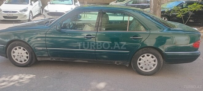 Mercedes E 280 4MATIC-3