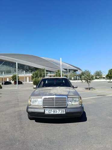 Mercedes E 220-1