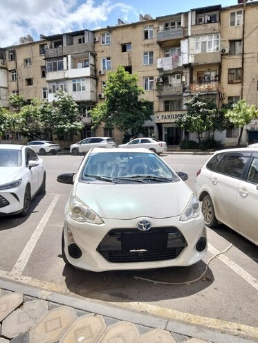 Toyota Aqua-1