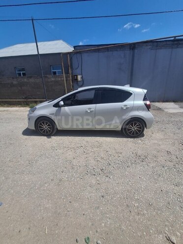 Toyota Aqua-4