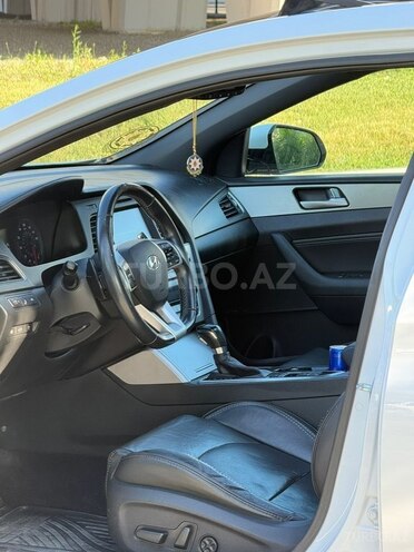 Hyundai Sonata-16