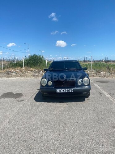 Mercedes E 230-1