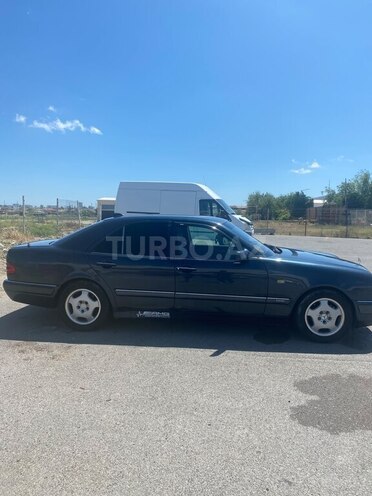 Mercedes E 230-3