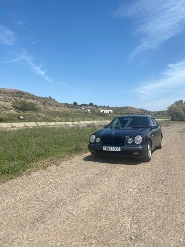Mercedes E 230-7