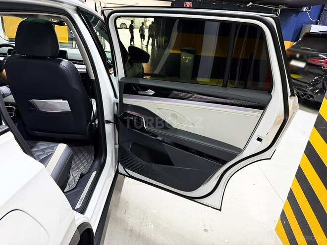 Volkswagen ID.6 Crozz-9