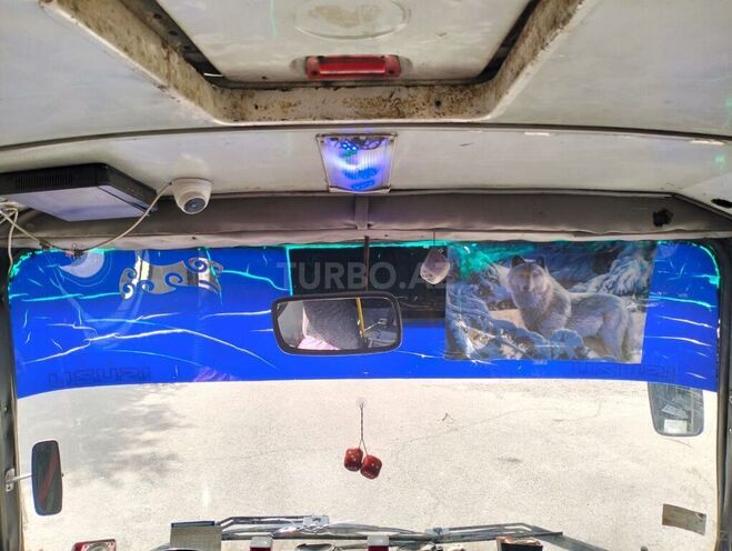 Isuzu NP 37-8